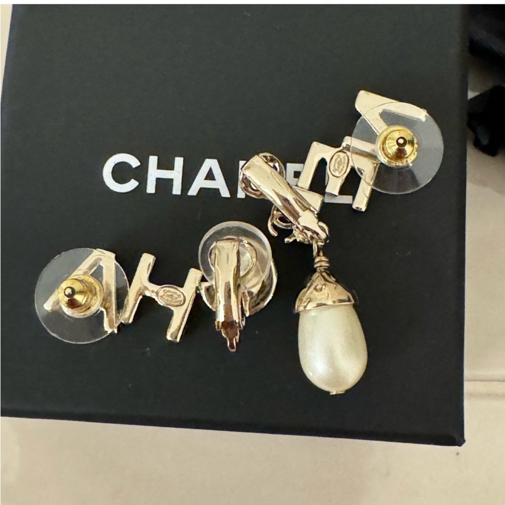 Authentic Chanel Limited Edition Pearl Split Logo CC Cuff / Climber Earrings - Picture 6 of 13